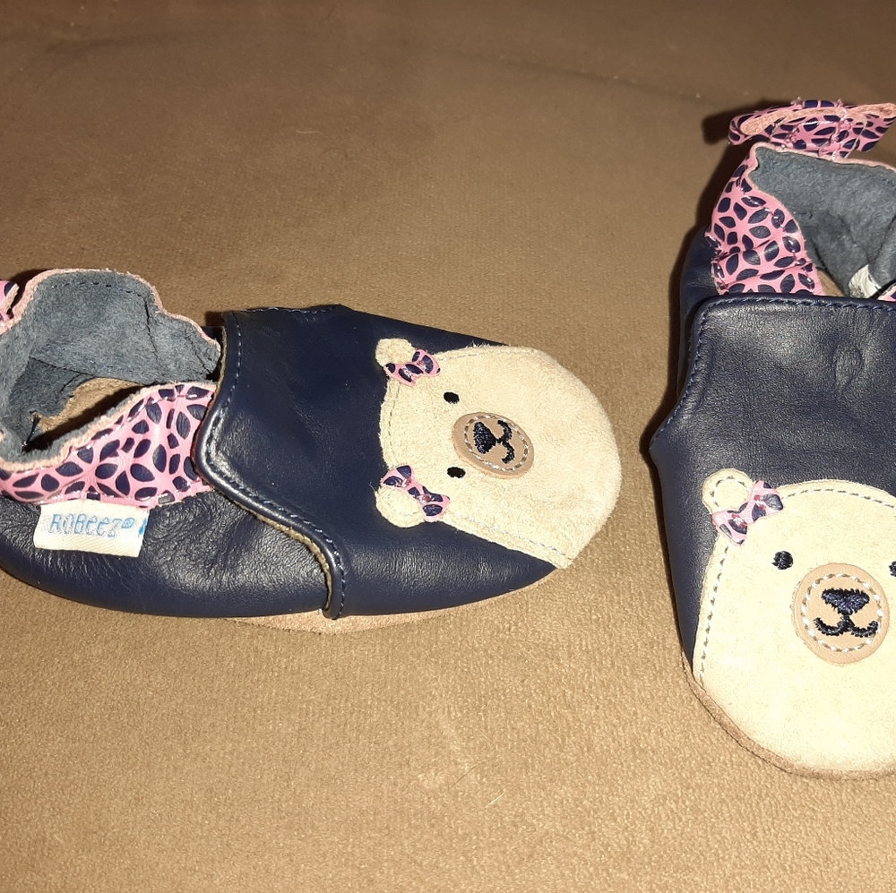 Robeez Beary Bailey crib shoes
